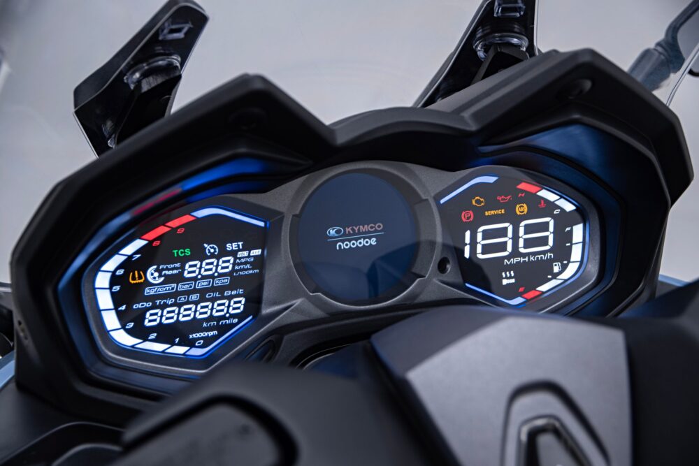 KYMCO AK 550 PREMIUM MY2023 cluster