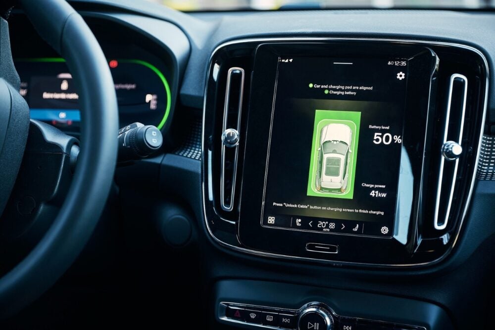 Volvo Cars tests new wireless charging technology ασύρματη φόρτιση