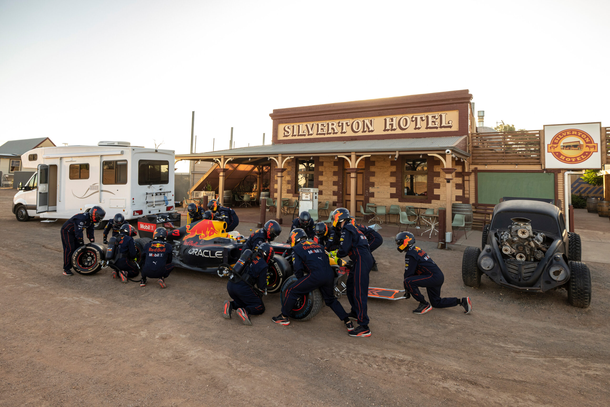 oracle red bull racing rb7 pit stop silverton hotel