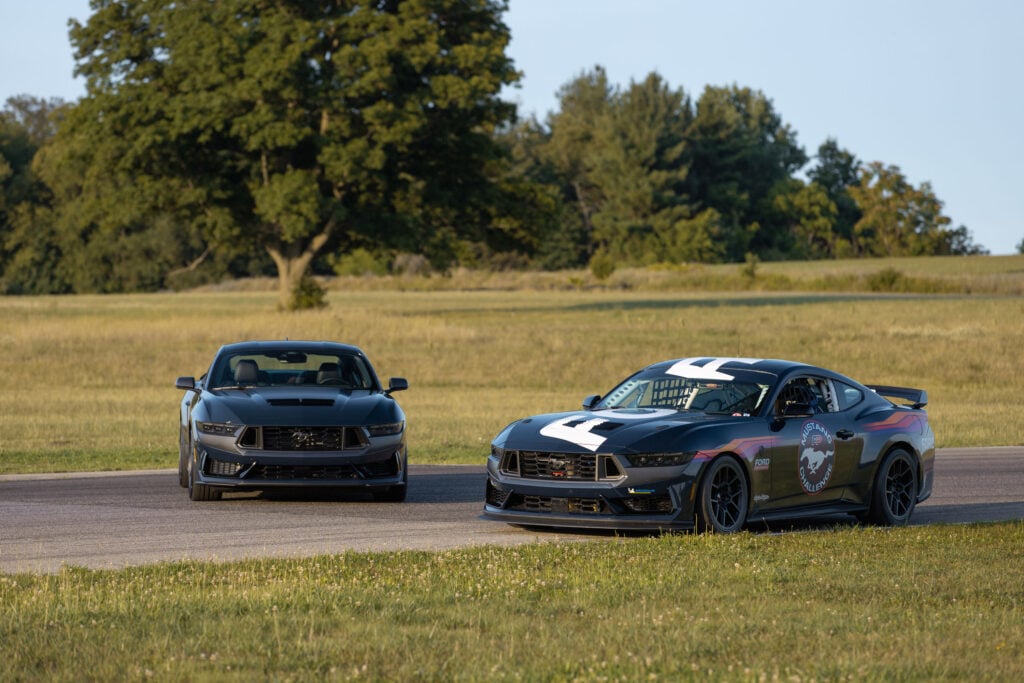 Ford Mustang Dark Horse R