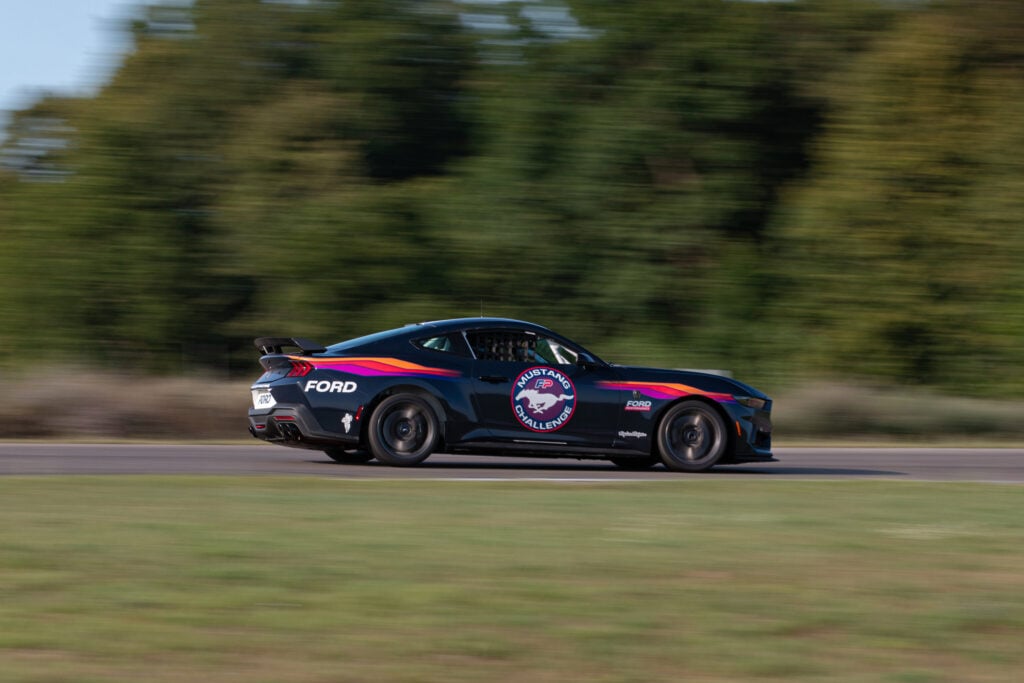 Ford Mustang Dark Horse R