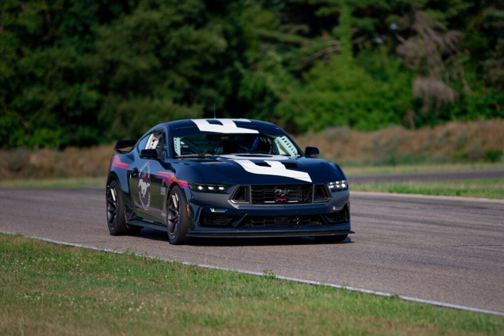 Ford Mustang Dark Horse R