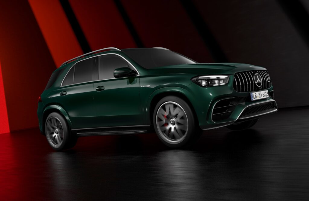 Mercedes-AMG GLE 63 S SUV | 2023 | Kraftstoffverbrauch kombiniert: 12,8–12,4 l/100 km, CO2-Emissionen kombiniert 291‑282 g/km | emerald green // Mercedes-AMG GLE 63 S Coupé | 2023 | combined fuel consumption 12.8–12.4 l/100 km, combined CO2 emissions 291‑282 g/km | emerald green ( Alle angegebenen Werte sind die ermittelten „WLTP-CO₂-Werte“ i.S.v. Art. 2 Nr. 3 Durchführungsverordnung (EU) 2017/1153. Die Kraftstoffverbrauchswerte wurden auf Basis dieser Werte errechnet. // The stated figures are the measured "WLTP CO₂ figures" in accordance with Art. 2 No. 3 of Implementing Regulation (EU) 2017/1153. The fuel consumption figures were calculated on the basis of these figures. )