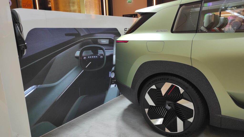 Skoda Vision 7S Golden Hall