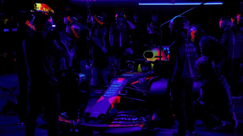 Red Bull F1 Car Tire Change in darkness