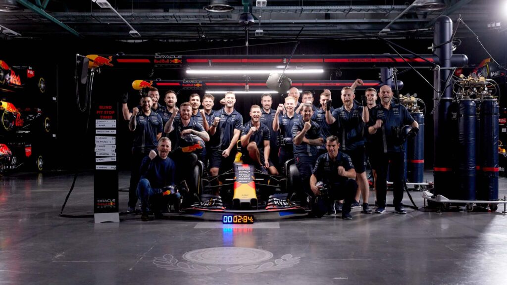 Red Bull F1 Car Tire Change in darkness