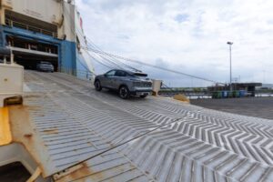 Nissan Qashqai being loaded onto a ship