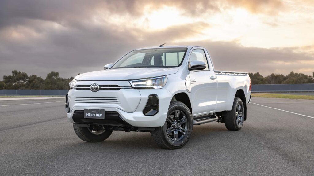 toyota hilux revo bev