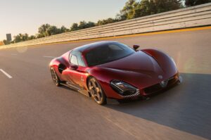 Alfa Romeo 33 Stradale Dynamic test at Nard circuit