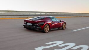 Alfa Romeo 33 Stradale Dynamic test at Nard circuit