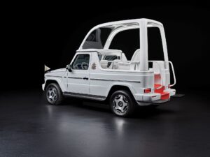 Mercedes-Benz G580 EQ Pope