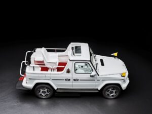 Mercedes-Benz G580 EQ Pope