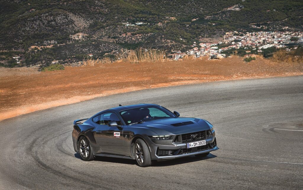 Ford Mustang Dark Horse