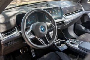 BMW iX2 eDrive20 - Peugeot E-3008 213 PS