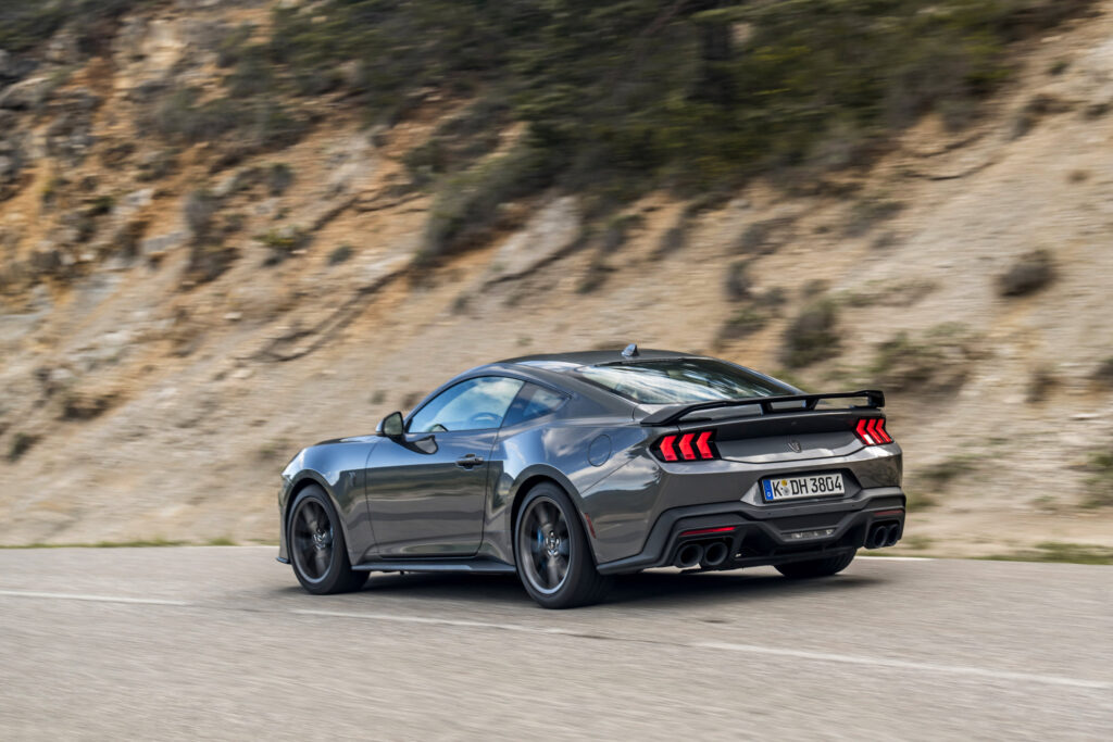 Ford Mustang Dark Horse 